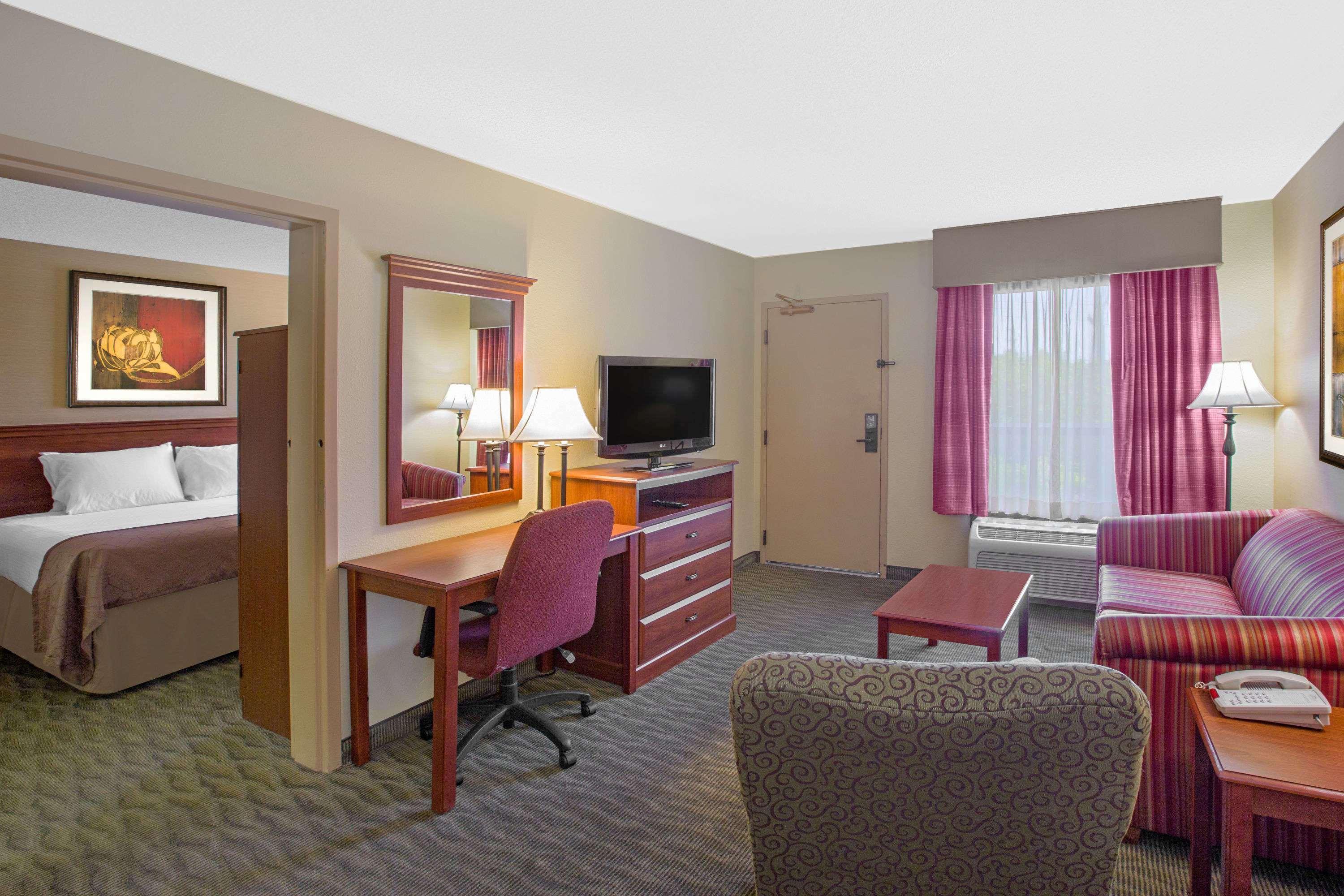 Baymont By Wyndham Camp Lejeune Jacksonville Exterior photo
