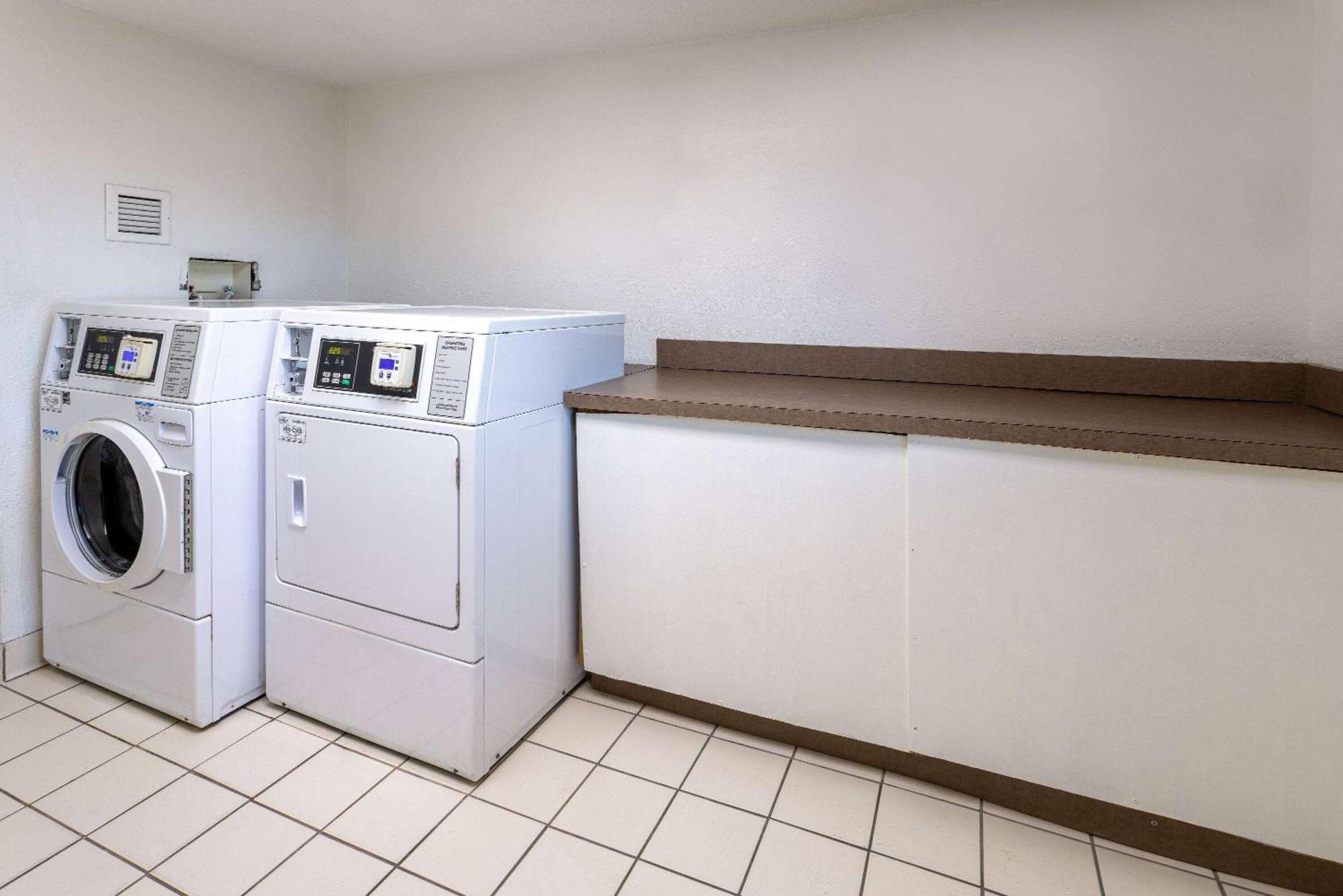 Baymont By Wyndham Camp Lejeune Jacksonville Exterior photo